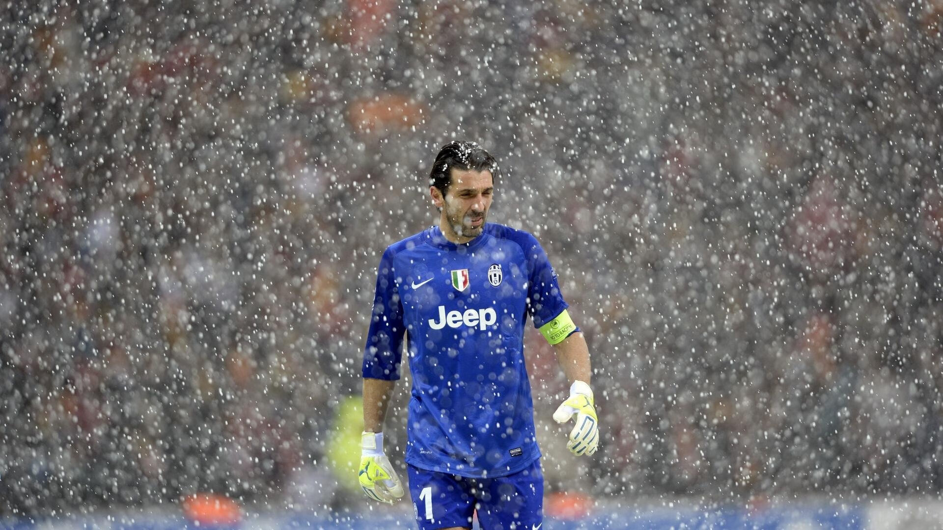 星空app官方下载-米兰双雄奋力争夺，意甲局势愈发胶着