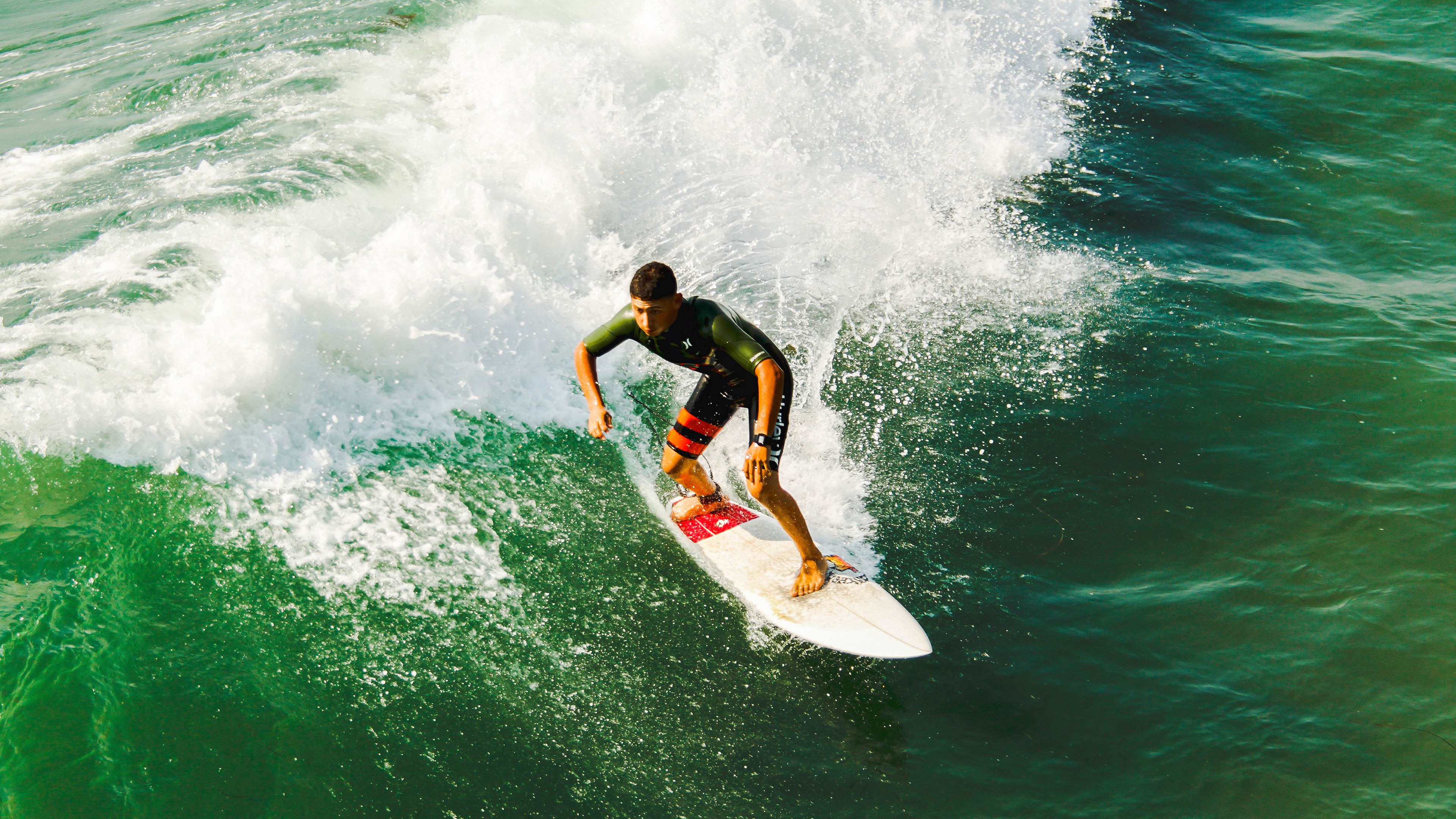 网球选手在比赛中保持稳定发挥